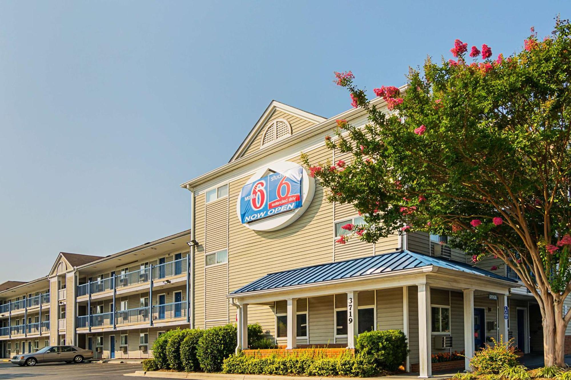 4 Budget Hotels Near Womack Army Medical Center Worth Booking