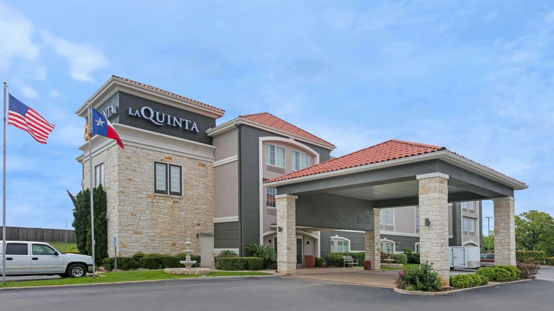 7 La Quinta Hotels in Texas Wine Country for Every Trip